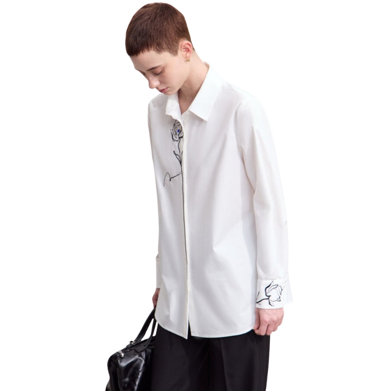 Isabella - Langærmet bluse med rosenbroderi og klassisk krave