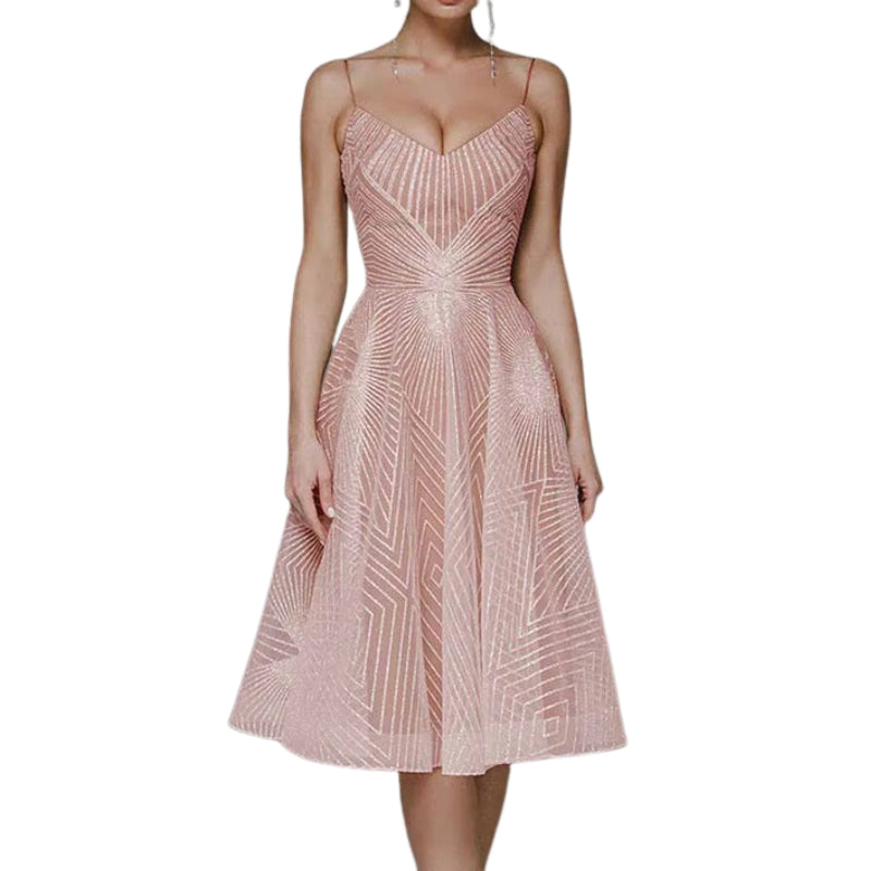 Freya – Elegant Kjole med Åben Ryg og Spaghettistropper