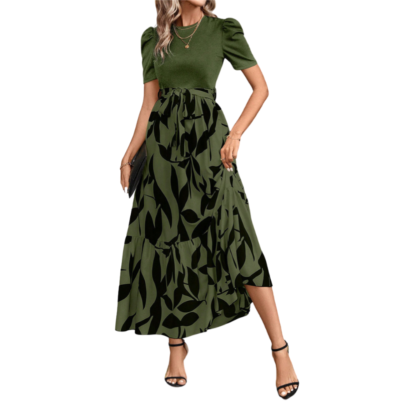 Hallie – Lang kjole med blomsterprint korte ærmer og flydende design