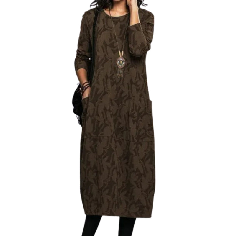 Sienna – Stilfuld Lang Kjole med Rund Hals og Sidelommer