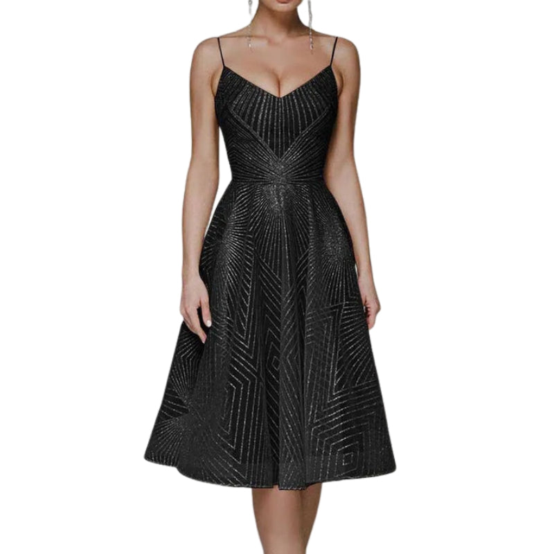 Freya – Elegant Kjole med Åben Ryg og Spaghettistropper