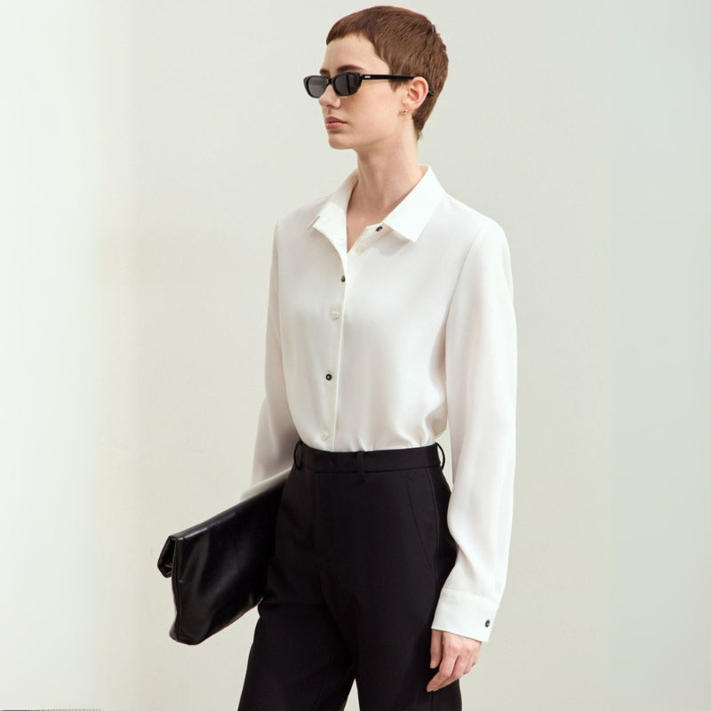 Olivia - Skjorte med knapdetaljer og klassisk krave