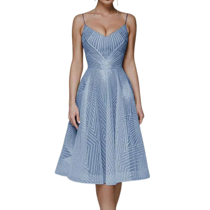 Freya – Elegant Kjole med Åben Ryg og Spaghettistropper