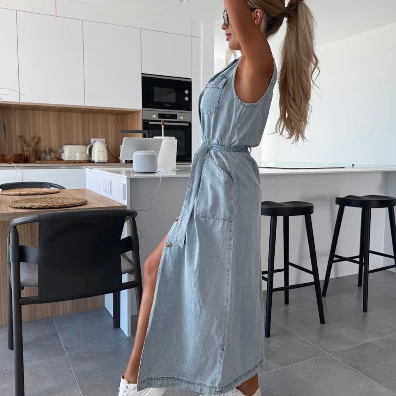 Bella – Ærmeløs lang kjole med knaplukning og flere lommer