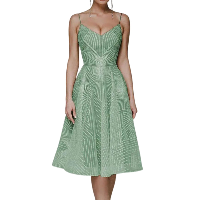 Freya – Elegant Kjole med Åben Ryg og Spaghettistropper