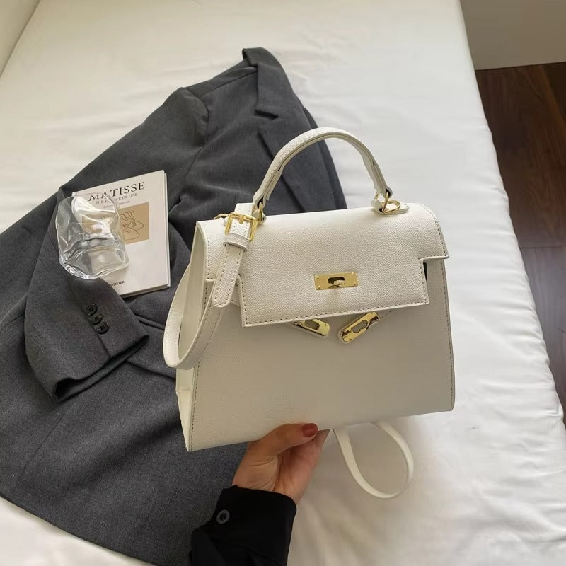 Layla - Skuldertaske med Nøglelås Lukning og Justerbar Rem