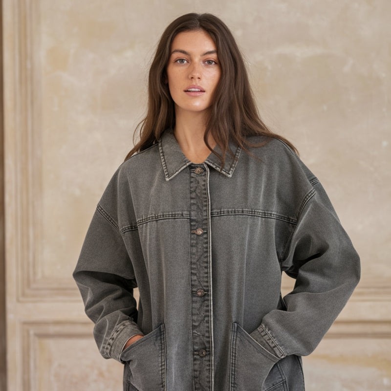 Celeste - Klassisk Kravejakke med Frontlommer og Lange Ærmer