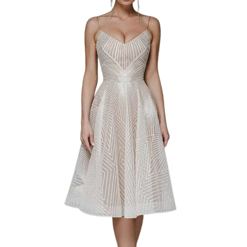 Freya – Elegant Kjole med Åben Ryg og Spaghettistropper