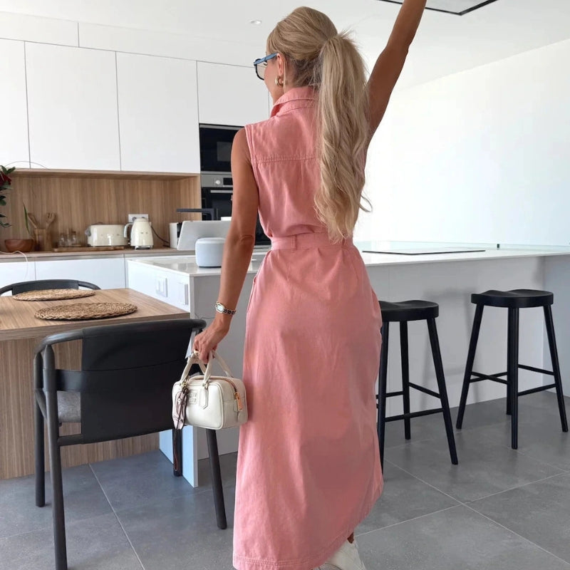 Bella – Ærmeløs lang kjole med knaplukning og flere lommer