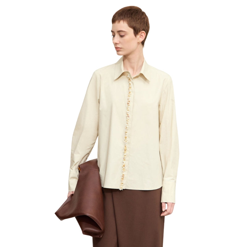 Luna - Langærmet bluse med perledetalje og skjulte knapper