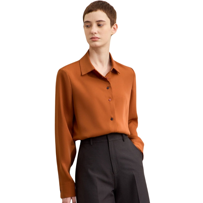 Olivia - Skjorte med knapdetaljer og klassisk krave