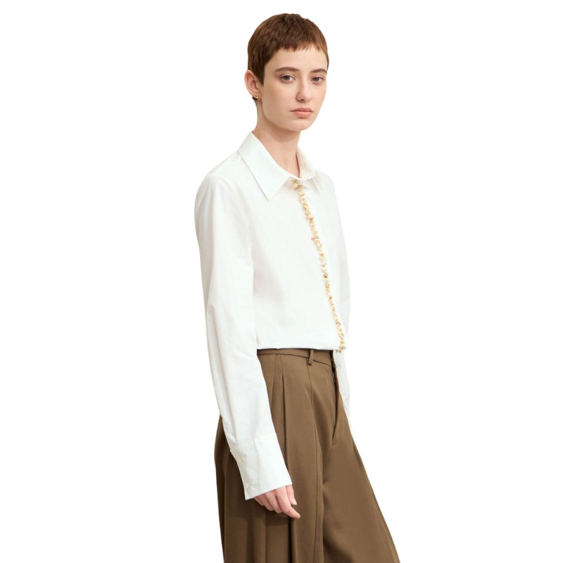 Luna - Langærmet bluse med perledetalje og skjulte knapper