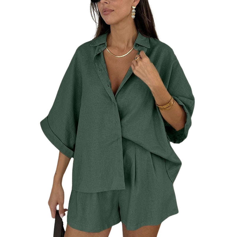 Mira – To-delt Sæt med Afslappet Skjorte og Højtaljede Shorts