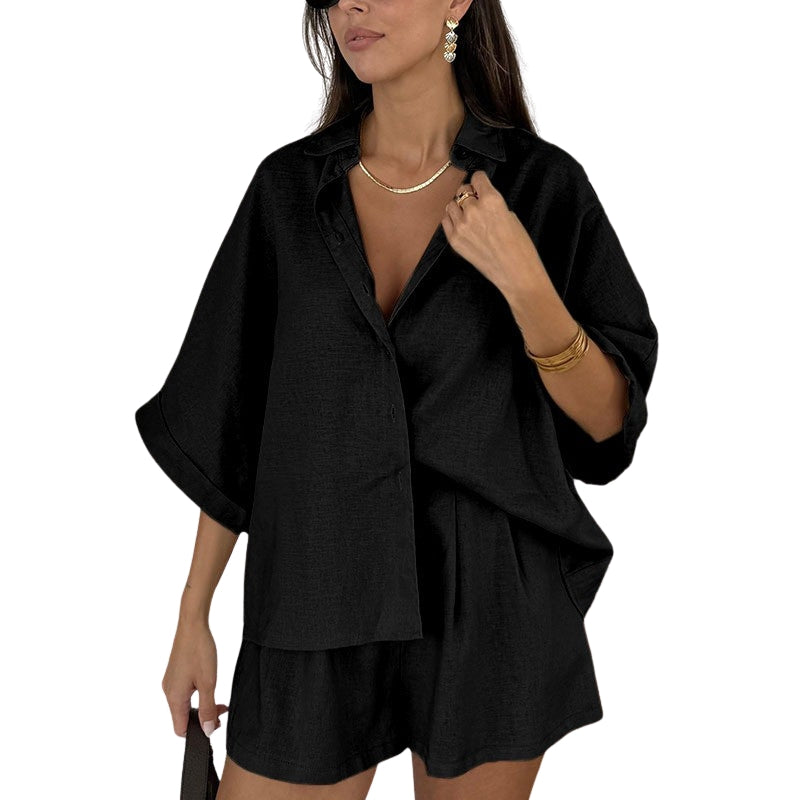 Mira – To-delt Sæt med Afslappet Skjorte og Højtaljede Shorts