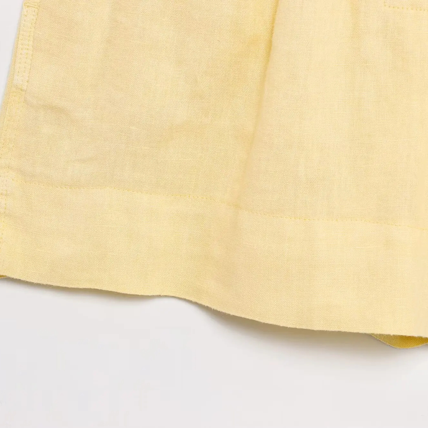 Agnes | Mode Sæt med Højtaljede Shorts og Løs Skjorte