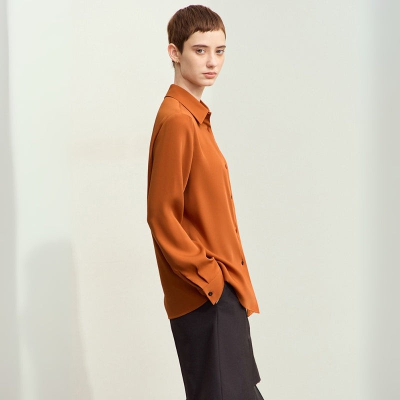 Olivia - Skjorte med knapdetaljer og klassisk krave