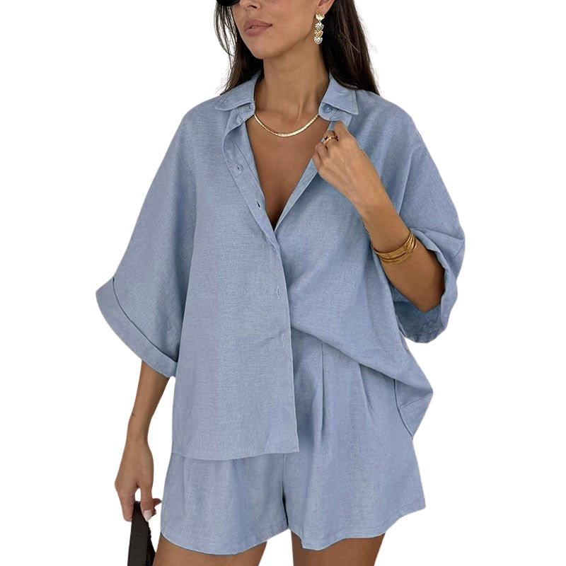 Mira – To-delt Sæt med Afslappet Skjorte og Højtaljede Shorts