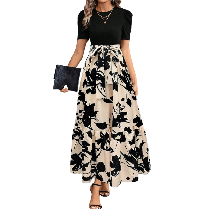 Hallie – Lang kjole med blomsterprint korte ærmer og flydende design