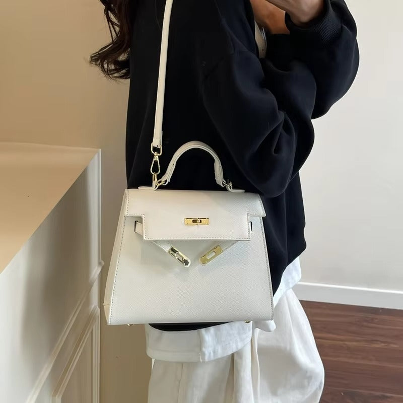 Layla - Skuldertaske med Nøglelås Lukning og Justerbar Rem