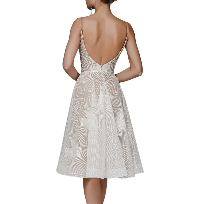 Freya – Elegant Kjole med Åben Ryg og Spaghettistropper